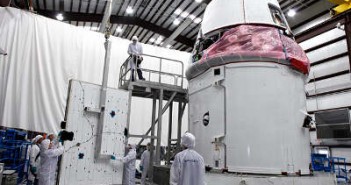 Kapsuła Dragon przygotowywana do najbliższego lotu. Credit SpaceX