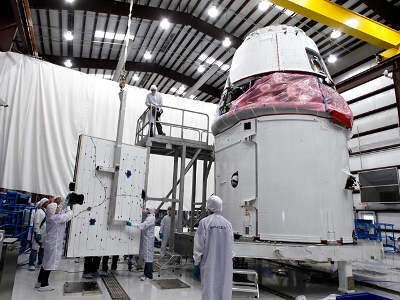 Kapsuła Dragon przygotowywana do najbliższego lotu. Credit SpaceX