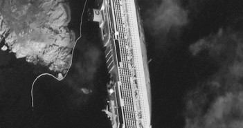 Zbliżenie na wrak Costa Concordia / Credits - Digital Globe