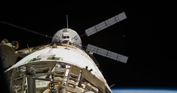 ATV-2 'Johannes Kepler' dokuje do modułu 'Zwiezda' Międzynarodowej Stacji Kosmicznej, 24 lutego 2011 / Credits: NASA