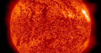 Widok Słońca 13 minut po fazie maksymalnej rozbłysku klasy M1.0 / Credits - NASA, SDO