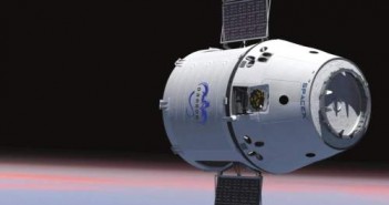 Kapsuła Dragon na orbicie / Credits: SpaceX