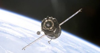 Kapsuła Sojuz cumuje do ISS / Credits - NASA