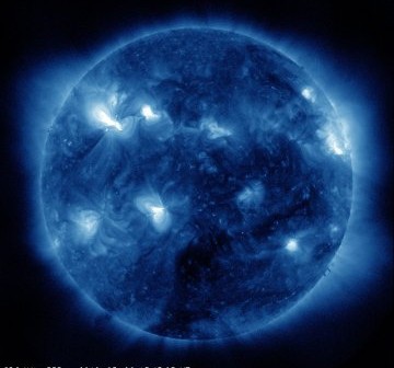 Słońce w dniu 6 marca 2012. Wyraźnie widoczny region 1429 (najjaśniejszy obszar na tym obrazie) / Credits - NASA, SDO