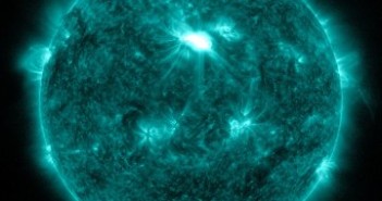 Faza maksymalna rozbłysku klasy M6.3 - 09.03.2012 / Credits - NASA, SDO