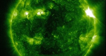 Rozbłysk klasy M7.9 - 13.03.2012 / Credits - NASA, SDO