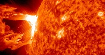 Godzina 19:45 CET - faza maksymalna rozbłysku. Obraz z sondy SDO / Credits - NASA, SDO