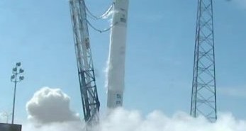 Moment testu silników pierwszego stopnia rakiety Falcon 9 - 30.04.2012 / Credits - SpaceX