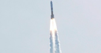Start rakiety Delta IV Medium+ (5,2) z NROL-25 / Credits - U.S. Air Force photo/Staff Sgt. Levi Riendeau