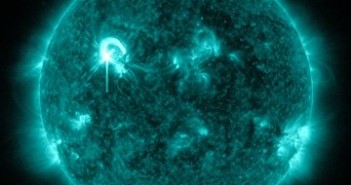 Faza maksymalna rozbłysku klasy M4.7 z grupy 1476 - 09.05.2012 / Credits - NASA, SDO