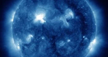 Na dwie minuty przed fazą maksymalną rozbłysku klasy M5.7 z grupy 1476 - 10.05.2012 / Credits - NASA, SDO