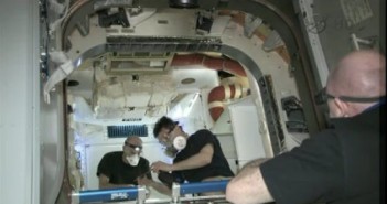 Astronauci Międzynarodowej Stacji Kosmicznej po raz pierwszy na pokładzie pojazdu Dragon (NASA TV)