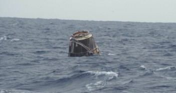 Statek Dragon w wodach Oceanu Spokojnego / Credits: SpaceX