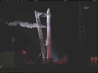 Godzina 10:21 CEST - widok na rakietę Falcon 9 / Credits - NASA TV