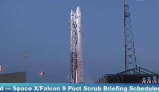 Godzina 12:19 CEST - widok na rakietę Falcon 9 / Credits - NASA TV