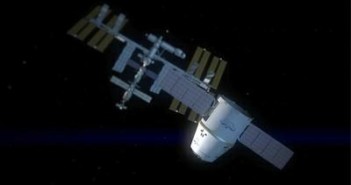 Wizja prywatnego statku Dragon pod Międzynarodową Stacją Kosmiczną / Credits: NASA, SpaceX