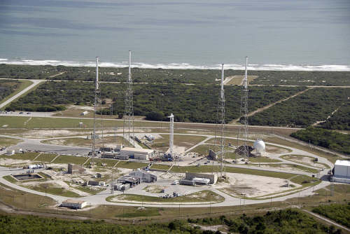 Kompleks startowy SLC-40, miejsce startu rakiet Falcon 9 (NASA/Kim Shiflett)