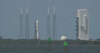Atlas 5 na stanowisku startowym / Credits: ULA