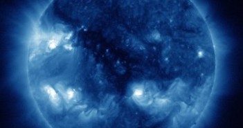 Aktualny widok na Słońce - grupa 1513 znajduje się w północno-wschodniej części tarczy słonecznej widocznej z Ziemi / Credits - NASA, SDO