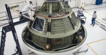 Szkielet egzemplarza testowego statku Orion, tzw. Ground Test Vehicle, w trakcie przygotowań do misji testowej EFT-1 w 2014 roku / Credits: NASA