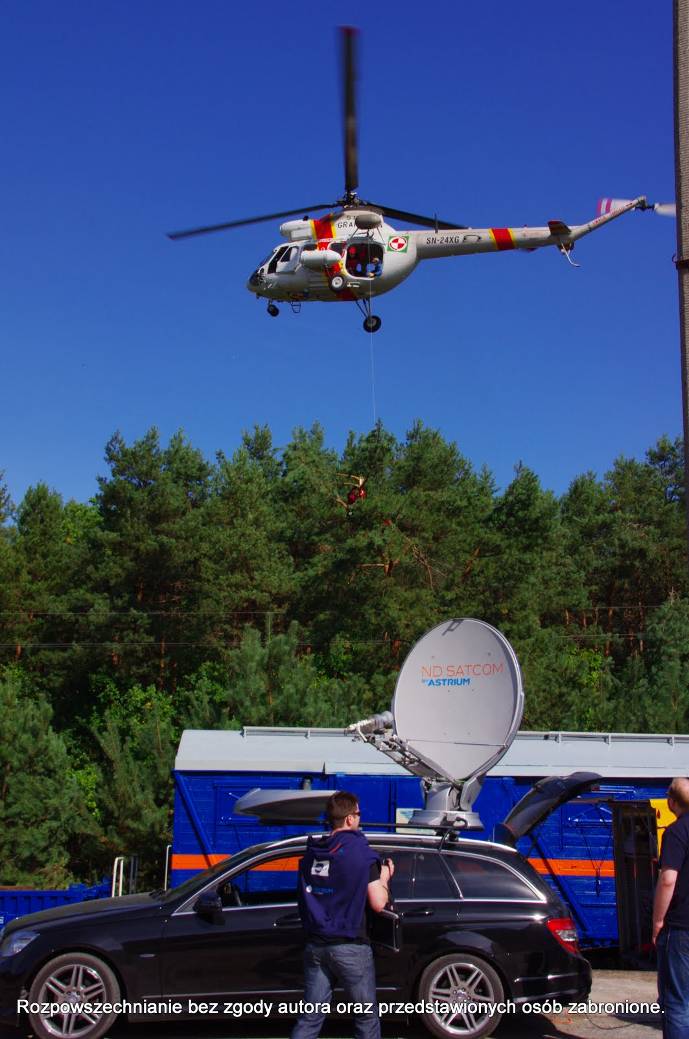 Ćwiczenia EU Carpathex 2011: anteny komunikacji satelitarnej wykorzystywane przez centrum dowodzenia i strażaków w terenie. Łączność satelitarna jest niezależna od infrastruktury terenowej i może być wykorzystywana niemal w dowolnym miejscu na świecie / Credits: Piotr Koza, Astri Polska