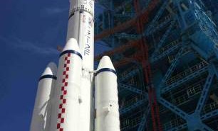 Rakieta Chang Zheng 2F ze statkiem Shenzhou 9 przed stanowiskiem startowym / Źródło: Xinhua