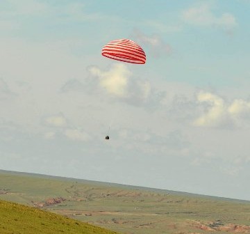 Shenzhou-9 powraca na Ziemię - 29.06.2012 / Credits - CN