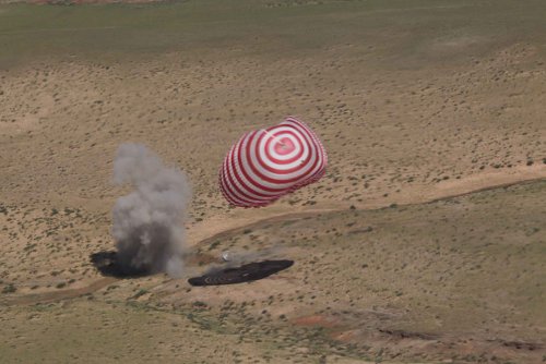 Moment lądowania Shenzhou-9 - 29.06.2012 / Credits - CN