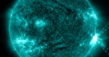 Tuż po fazie maksymalnej rozbłysku klasy M6.9 z 08.07.2012 / Credits - NASA, SDO, Helioviewer