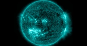 Widok Słońca w dniu 10 lipca 2012 - aktywny obszar na południe od równika słonecznego to 1520 / Credits - NASA, SDO, Helioviewer