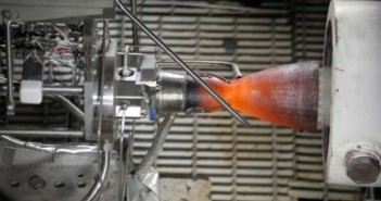 Testy silnika manewrowego przeznaczonego dla kapsuły CST-100 / Credits: Pratt & Whitney Rocketdyne