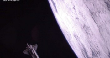 Ostatnie zdjęcie promu kosmicznego Atlantis na orbicie, wykonane przez pikosatelitę PSSC-2, uwolnionego z ładowni promu w dniu 20 lipca 2011 roku / Credits - The Aerospace Corporation