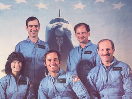 Sally Ride wraz z załogą STS - 7 / Credits: NASA