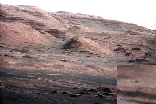 Głaz wielkości łazika widziany z odległości ponad 9 km / Credits - NASA, JPL-Caltech, MSSS