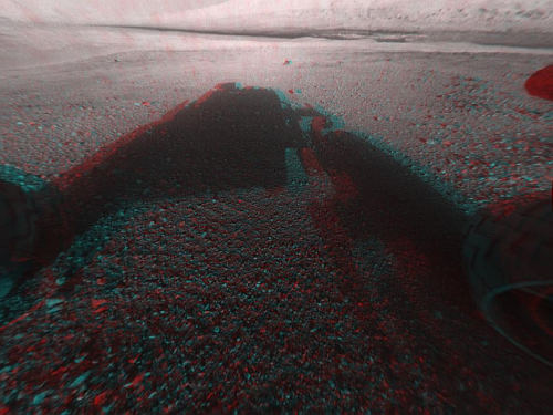 Obraz stereoskopowy uzyskany przez złożenie dwóch zdjęć pochodzących z przednich kamer Hazcam (NASA/JPL-Caltech)