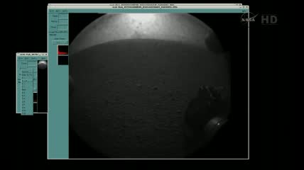 Pierwsze zdjęcie z powierzchni Marsa przesłane przez łazika Curiosity / Credits - NASA TV