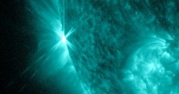 Siedem minut po fazie maksymalnej rozbłysku z 6 sierpnia 2012. / Credits - NASA, SDO