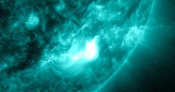 Obszar aktywny 1540 dziesięć minut po fazie maksymalnej rozbłysku z 11 sierpnia 2012 roku / Credits - NASA, SDO