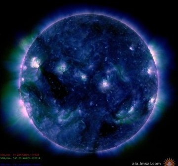 Widok Słońca w dniu 20 sierpnia - widoczne sa jedynie niewielkie obszary aktywne / Credits - NASA, SDO