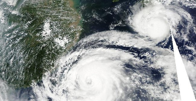 Stan na 1 sierpnia okiem satelity Aqua - Saola ma wykształcone oko cyklonu / Credits - NASA, LANCE