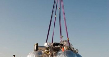 Lądownik projektu Morpheus w czasie przygotowań do testu na uwięzi 3 sierpnia 2012 roku / Credits: NASA/Kim Shiflett