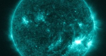 Moment fazy maksymalnej rozbłysku klasy M1.4 z 8 września 2012 / Credits - NASA, SDO
