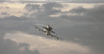 Endeavour na grzbiecie SCA opuszcza po raz ostatni swój port macierzysty na Florydzie / Credits: NASA/Jim Grossmann