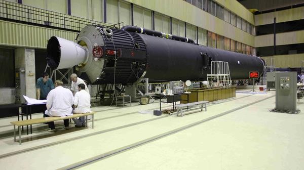 Testy pierwszego stopnia rakiety KSLV-1 (URM) w Zakładach im. Kruniczewa w lipcu 2012 roku / Credits: Kruniczew