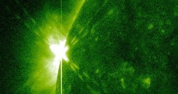 Faza maksymalna rozbłysku klasy M2.3 z 08.10.2012 / Credits - NASA, SDO