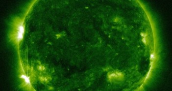 Minuta po rozbłysku klasy M1.7 - 10.10.2012 / Credits - NASA, SDO