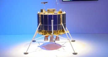 Model statku Lunar Lander na ILA 2012 / Credits: Dur-Ace, CC-BY-2.0