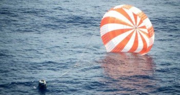 Dragon po lądowaniu u wybrzeży Kalifornii / Credits - Spacex