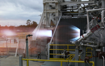 Test komory spalania przeprowadzony został na stanowisku E-1 w ośrodku Stennis Space Center należącym do NASA / Credits: Blue Origin