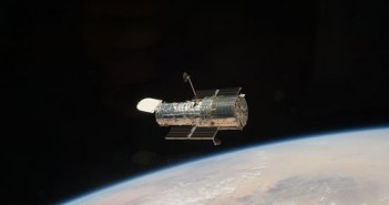 Uzyskane od NRO satelity typu KH-11 są podobne do działającego na orbicie Teleskopu Hubble / Credits: NASA